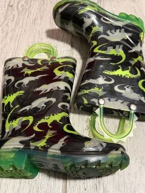 Western Chief Kids' Black & Neon Green Dinosaur Light up heel Rain Boots Boys 8